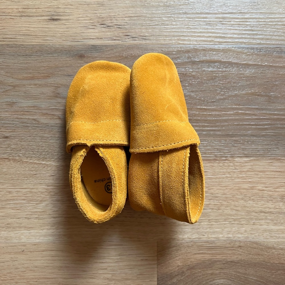 New without tags size 13 baby moccasins